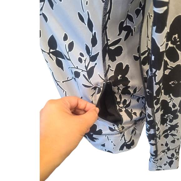 GapFit Zip up Jacket - Picture 5 of 9